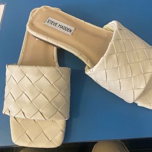 Steve madden slip ons twisted design size 7.5